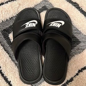 NIKE SLIDES